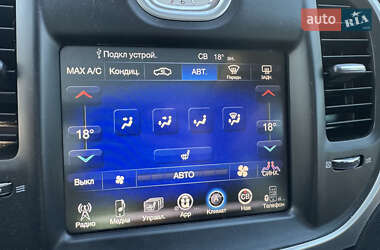 Седан Chrysler 300C 2016 в 
