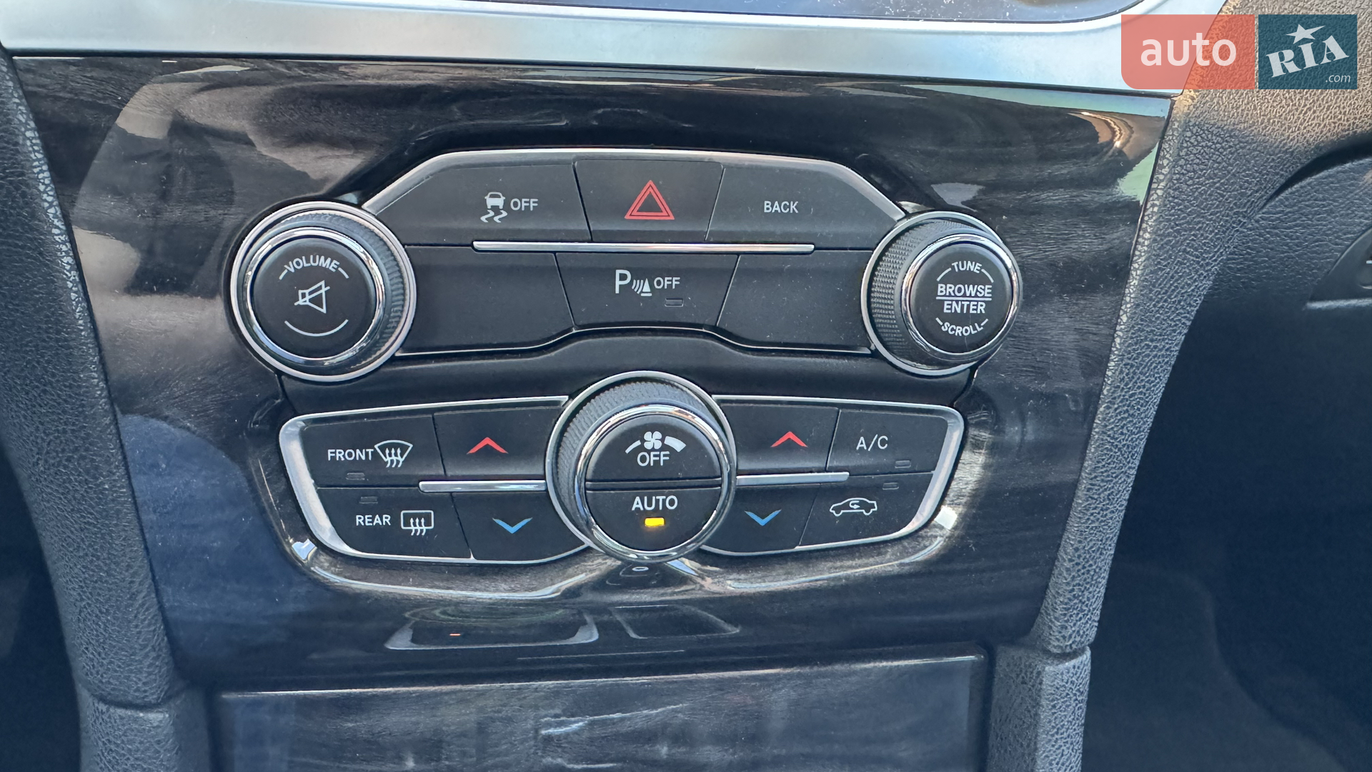 2016 Chrysler 300C - мініатюра 55