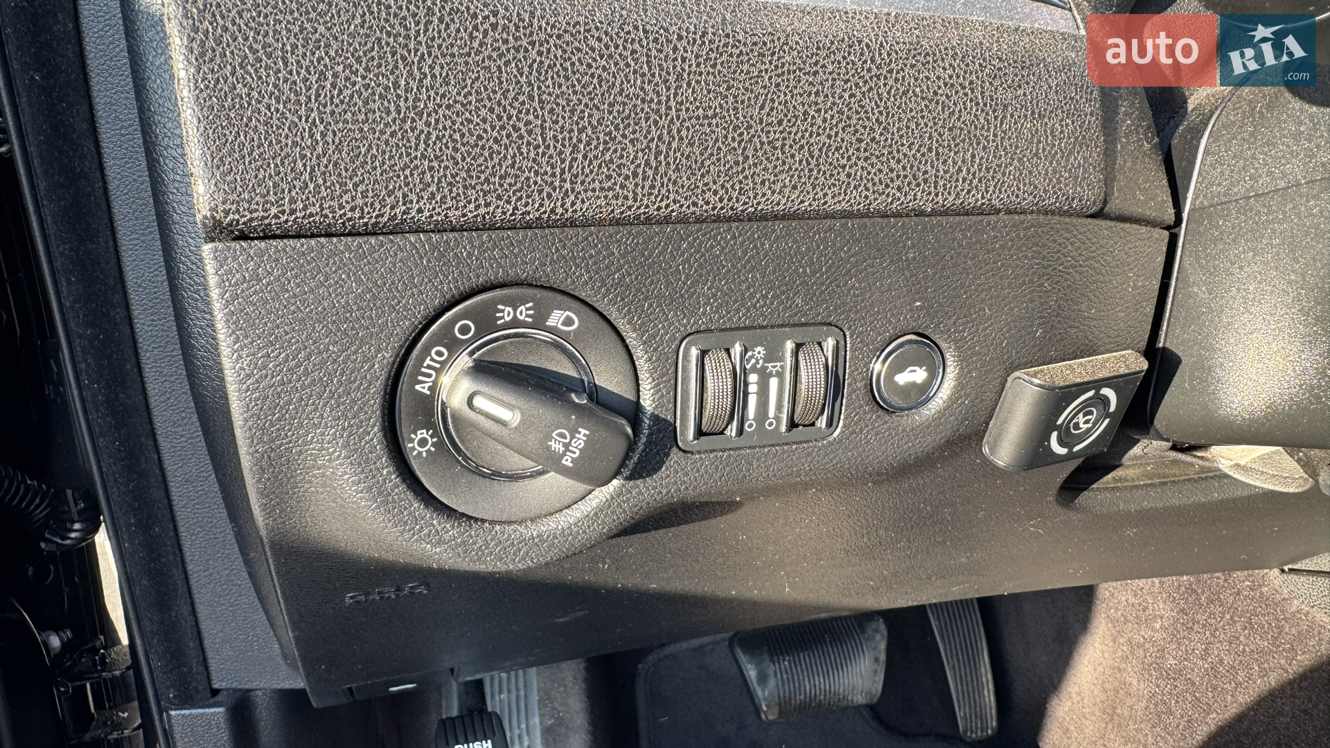 2016 Chrysler 300C - мініатюра 58