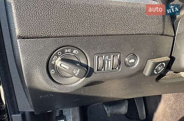 Седан Chrysler 300C 2016 в 