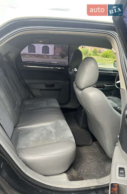 Седан Chrysler 300C 2004 в 