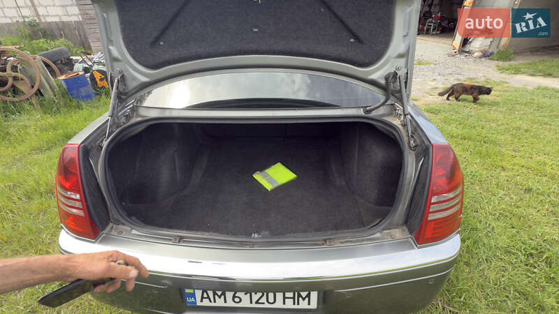 Седан Chrysler 300C 2006 в Звягеле
