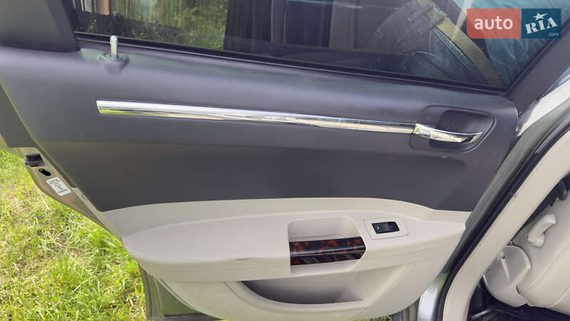 Седан Chrysler 300C 2006 в Звягеле