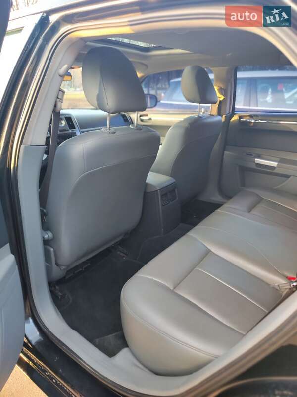 Седан Chrysler 300C 2005 в Кривому Розі