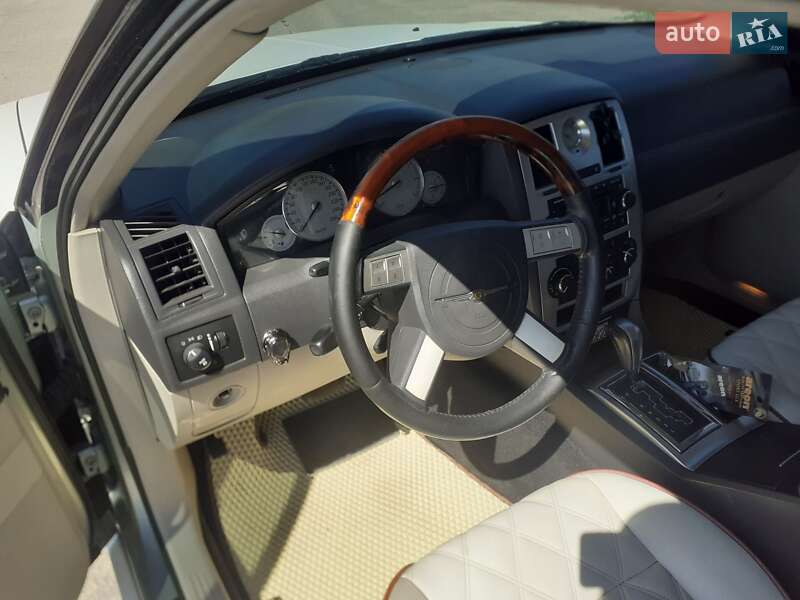 Седан Chrysler 300C 2004 в Кропивницком