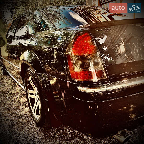 Седан Chrysler 300C 2005 в Черновцах