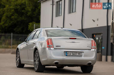 Седан Chrysler 300C 2012 в 