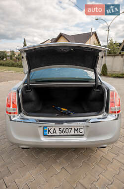 Седан Chrysler 300C 2012 в 
