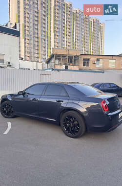 Седан Chrysler 300C 2017 в 