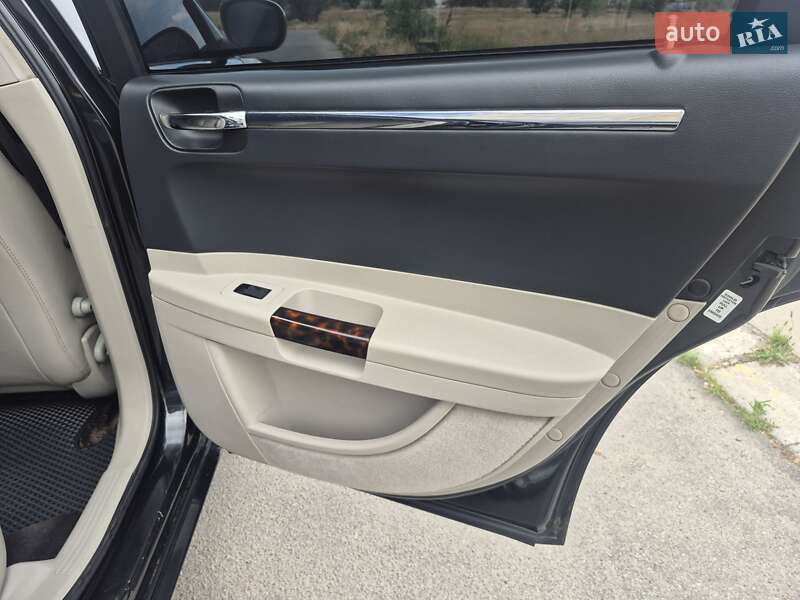 Седан Chrysler 300C 2005 в Херсоне
