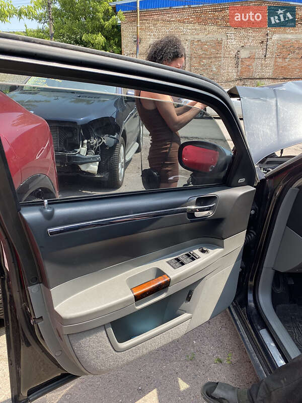 Седан Chrysler 300C 2005 в Ровно