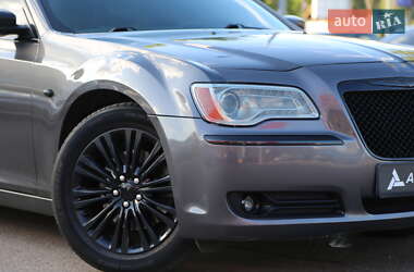 Седан Chrysler 300C 2013 в 