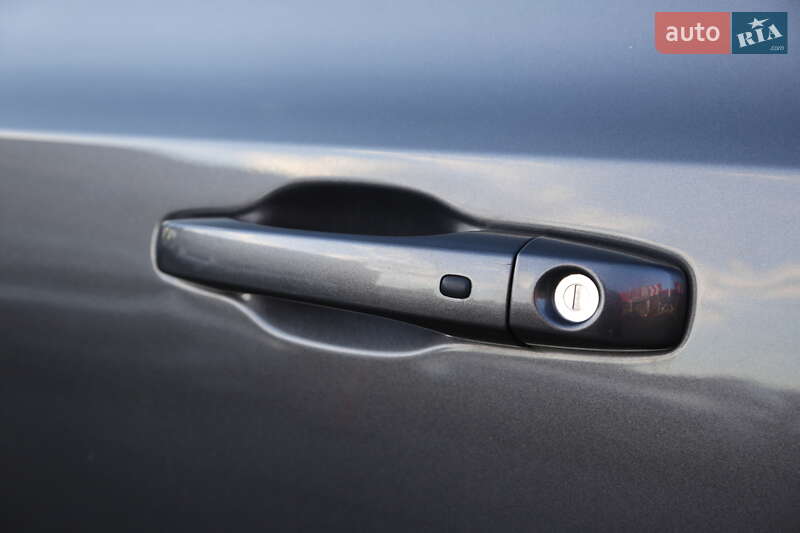 Седан Chrysler 300C 2013 в Киеве