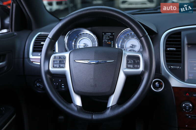 Седан Chrysler 300C 2013 в Киеве