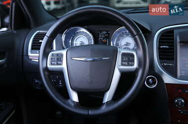 Седан Chrysler 300C 2013 в 