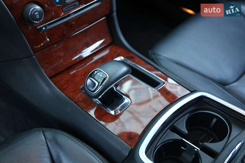 Седан Chrysler 300C 2013 в Киеве