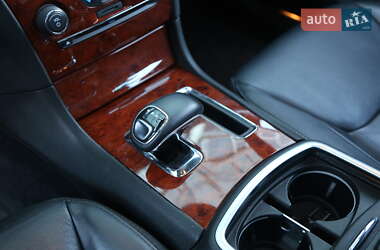 Седан Chrysler 300C 2013 в 