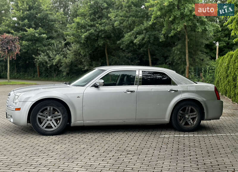 Седан Chrysler 300C 2008 в Львові