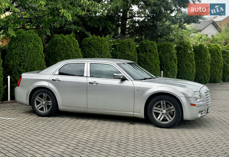 Седан Chrysler 300C 2008 в Львові