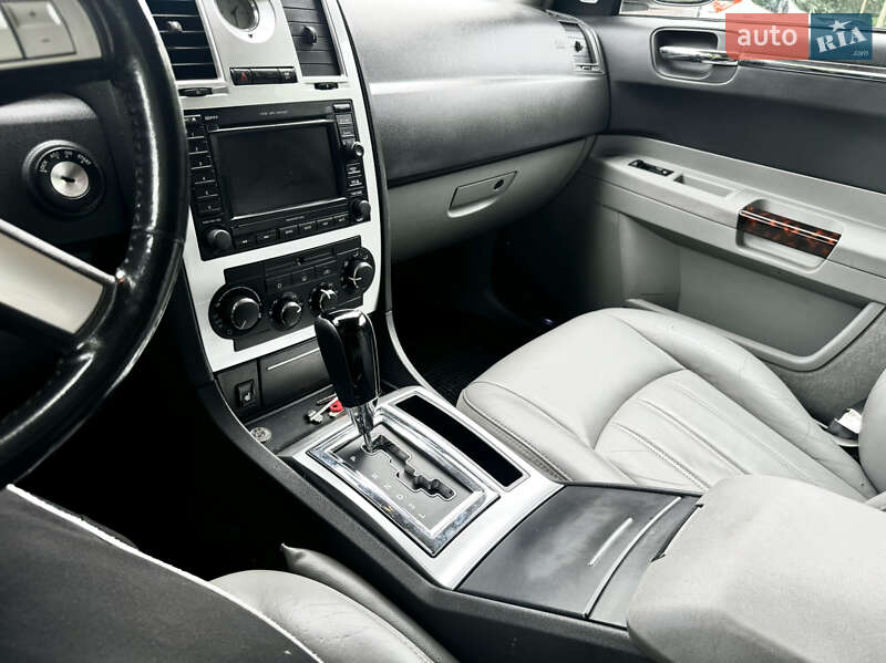 Седан Chrysler 300C 2008 в Львові