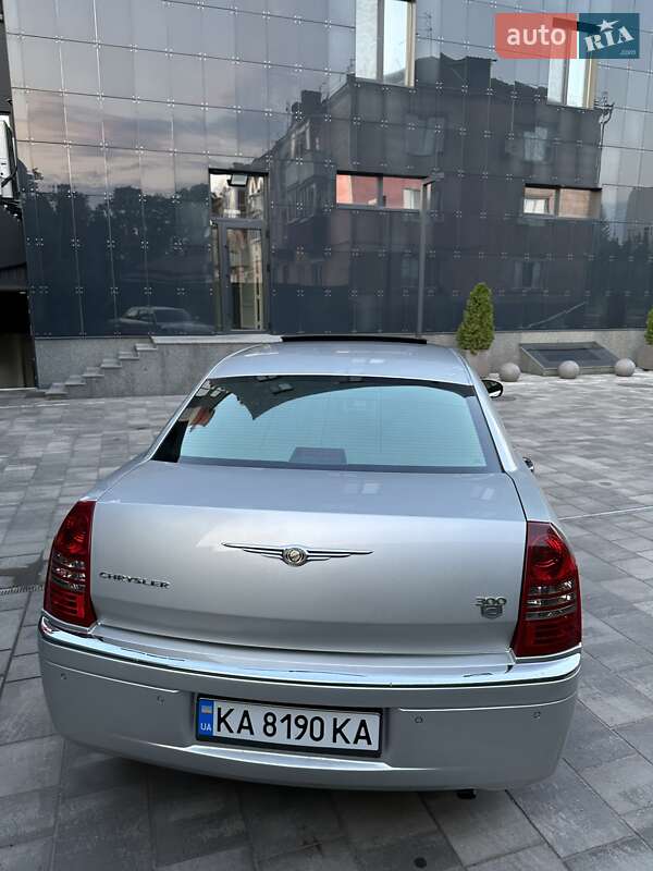 Седан Chrysler 300C 2005 в Переяславі