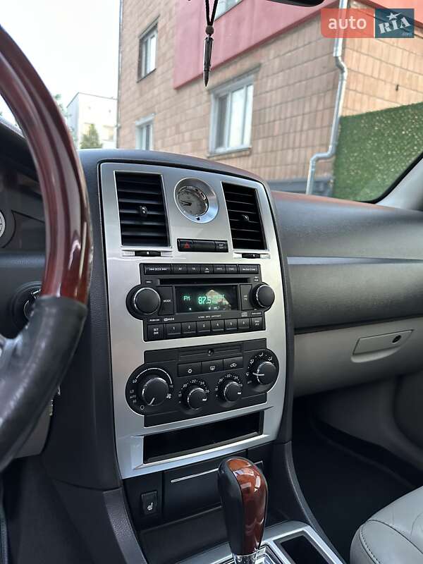 Седан Chrysler 300C 2005 в Переяславі
