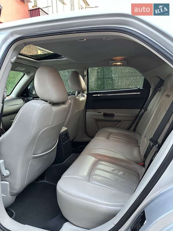 Седан Chrysler 300C 2005 в Переяславі