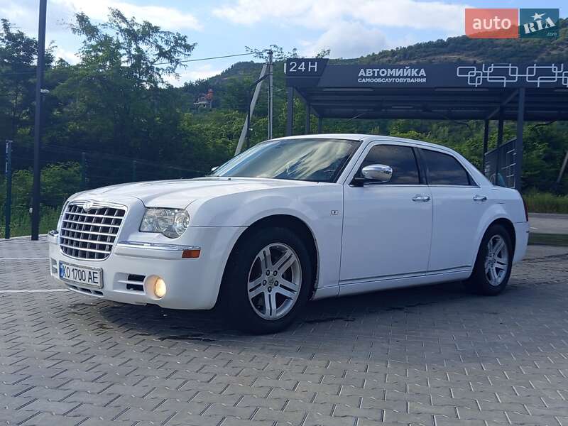 Седан Chrysler 300C 2004 в 
