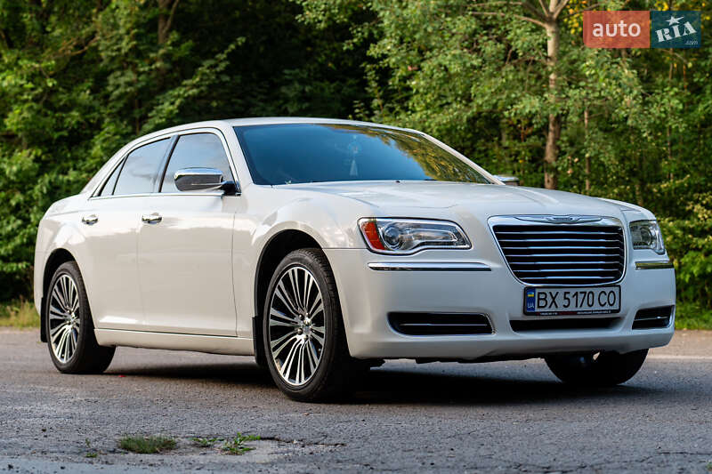 Седан Chrysler 300C 2014 в 