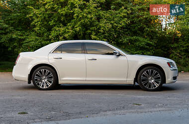Седан Chrysler 300C 2014 в 