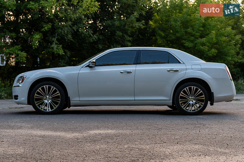 Седан Chrysler 300C 2014 в Хмельницком