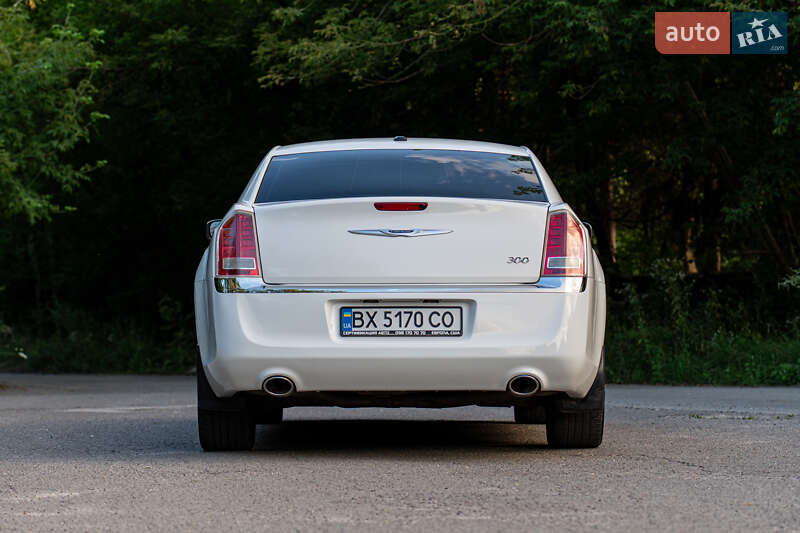 Седан Chrysler 300C 2014 в Хмельницком