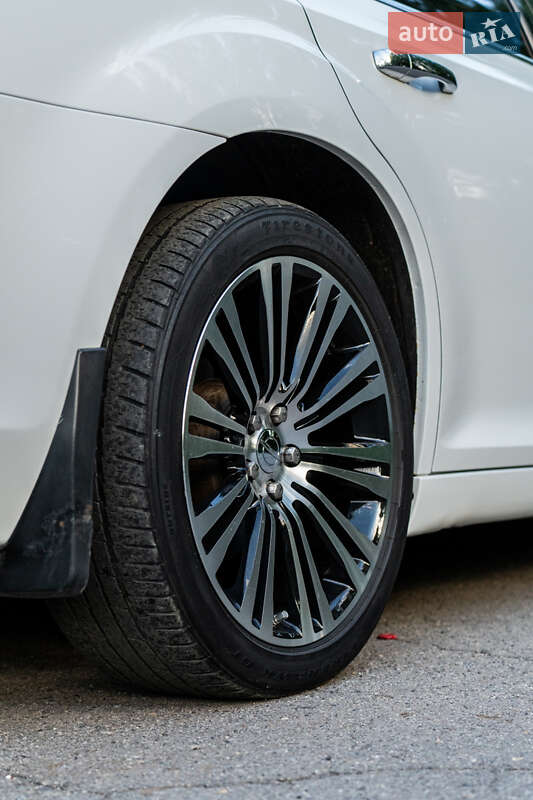 Седан Chrysler 300C 2014 в Хмельницком
