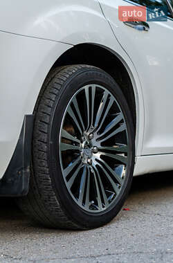 Седан Chrysler 300C 2014 в 