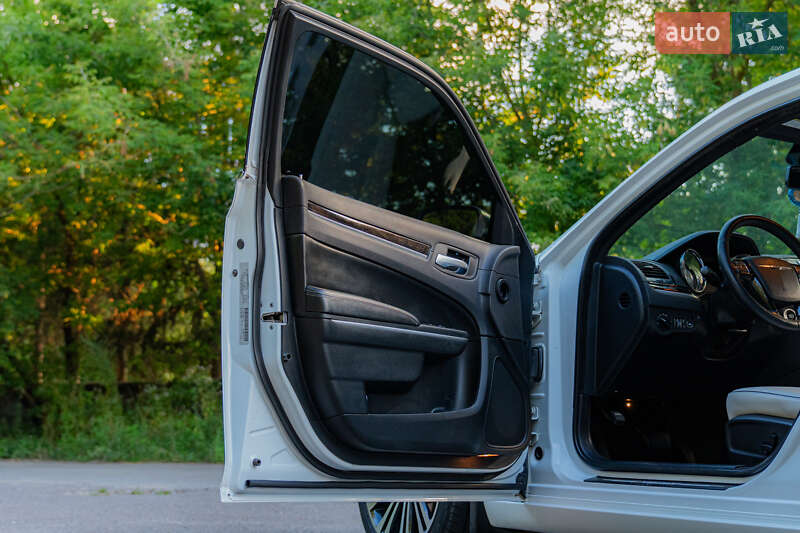 Седан Chrysler 300C 2014 в Хмельницком