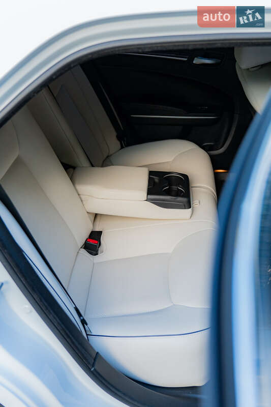 Седан Chrysler 300C 2014 в Хмельницком