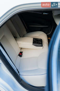 Седан Chrysler 300C 2014 в 