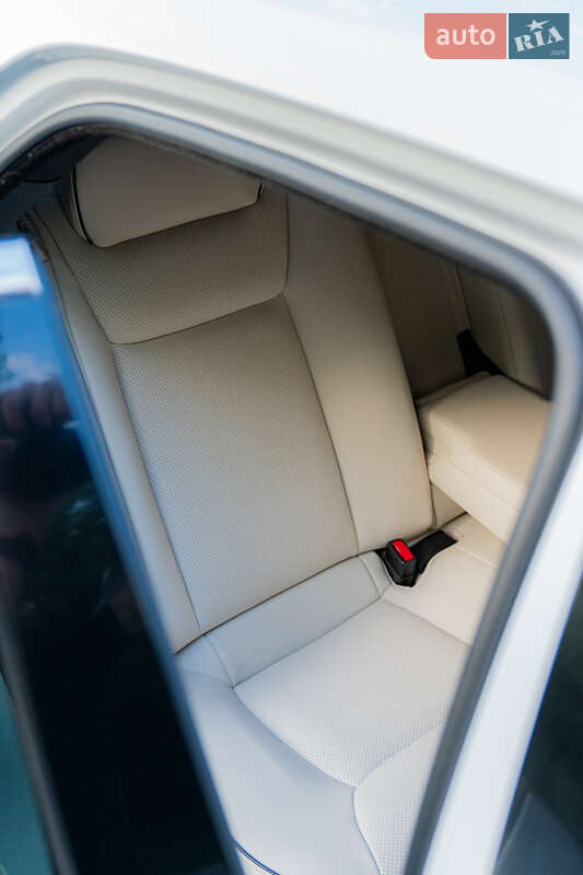 Седан Chrysler 300C 2014 в Хмельницком