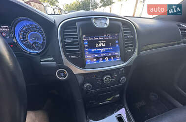 Седан Chrysler 300C 2011 в 