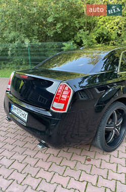 Седан Chrysler 300C 2013 в 