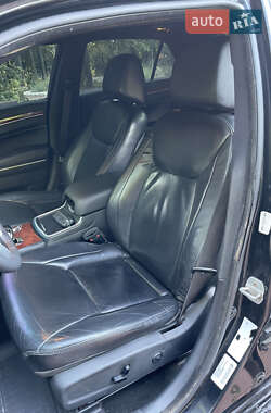 Седан Chrysler 300C 2013 в 