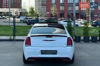Седан Chrysler 300C 2015 в 