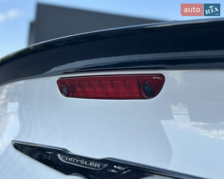 Седан Chrysler 300C 2015 в Киеве