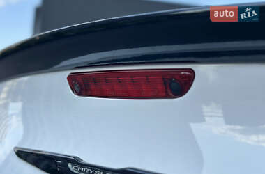 Седан Chrysler 300C 2015 в 