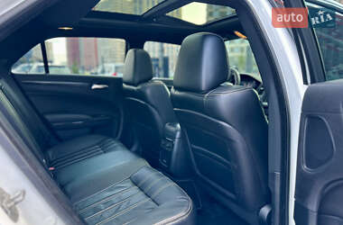 Седан Chrysler 300C 2015 в 