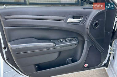 Седан Chrysler 300C 2015 в 