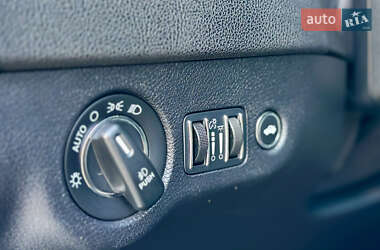 Седан Chrysler 300C 2015 в 