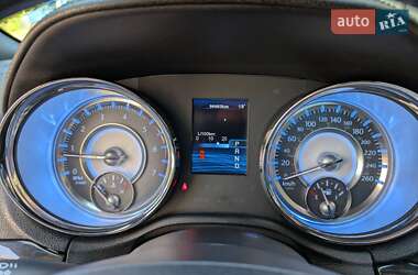 Седан Chrysler 300C 2012 в 