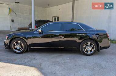 Седан Chrysler 300C 2012 в 