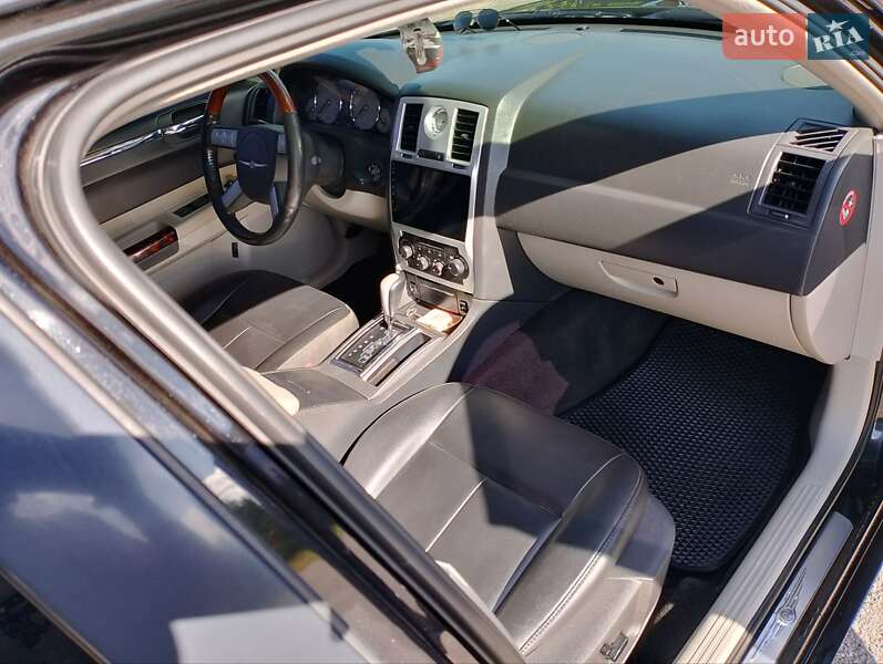 Седан Chrysler 300C 2005 в Кропивницком